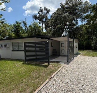 Vista frontal exterior - 222 S Country Club Rd