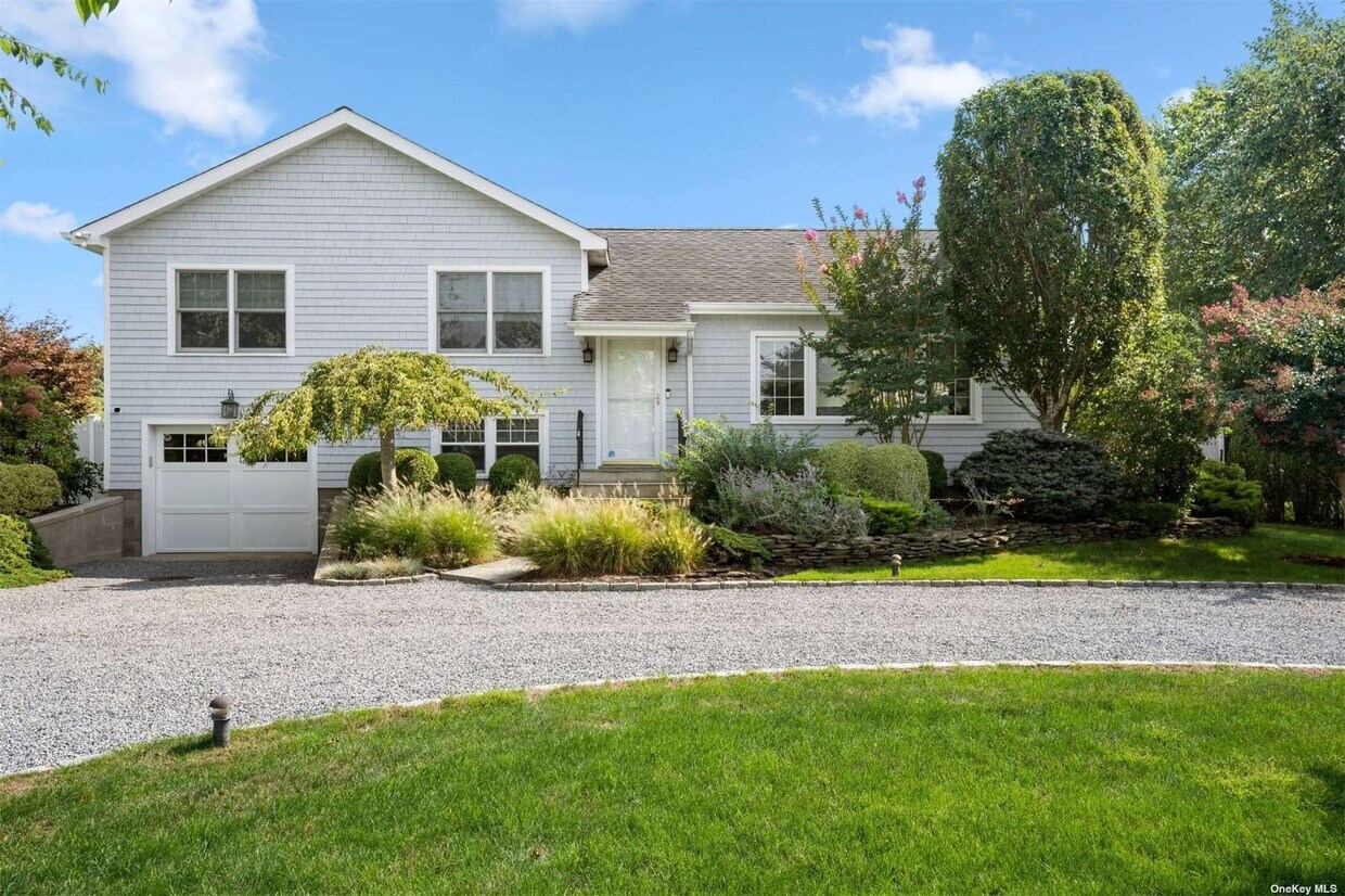 11 Tuttle Pl, Westhampton Beach, NY 11978 House Rental in Westhampton