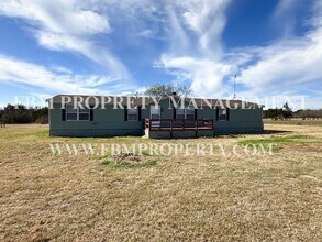 Building Photo - 135 SE County Rd 3144