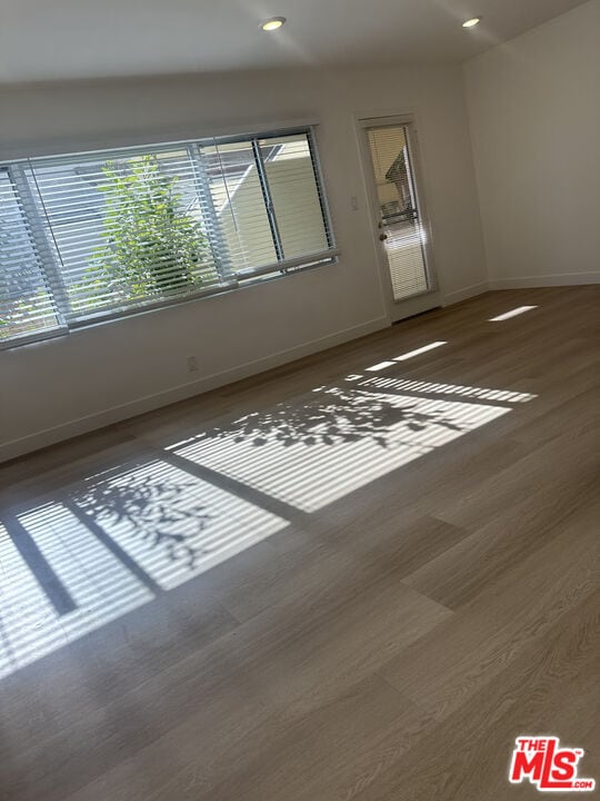 Foto del edificio - 228 S Doheny Dr