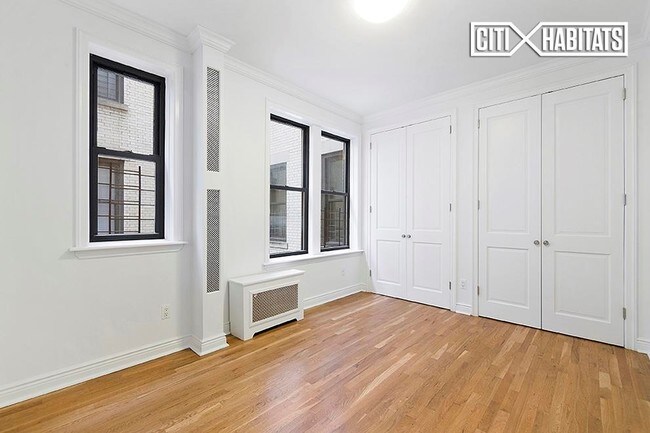 Building Photo - 207 W 110th St