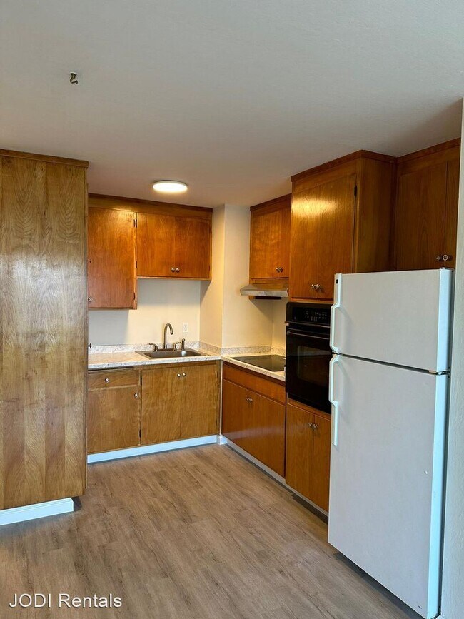 Building Photo - 2 br, 1 bath House - 1232 18th Ave - Unit #4