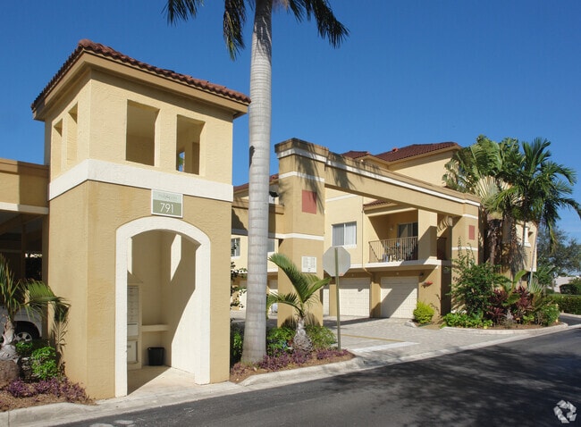 Building Photo - 761 N Pine Island Rd