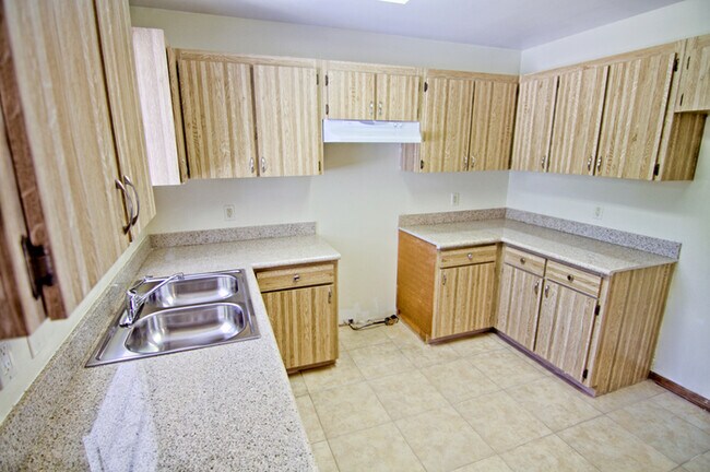 Building Photo - 725 Caribou Dr