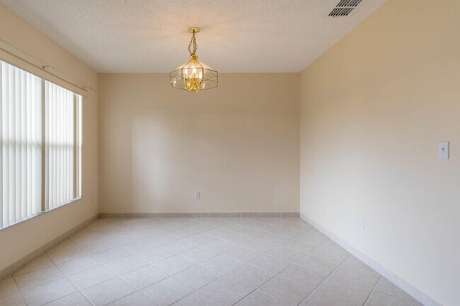 Building Photo - 1215 Kempton Chase Pkwy