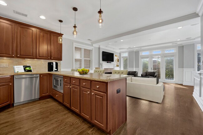 Foto del edificio - 2210 W Addison St