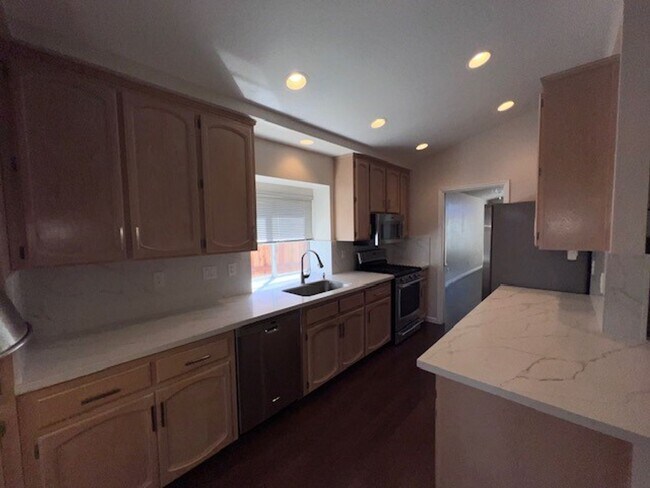 Foto del edificio - Beautifully maintained Elk Grove home with...
