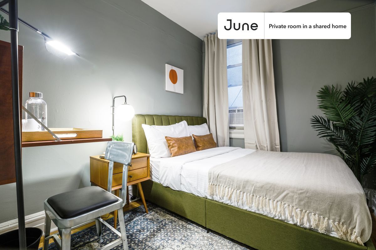 Primary Photo - Private bedroom in 4 bed/1 bath Home