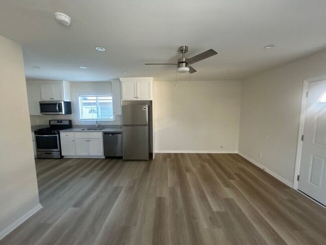 Building Photo - 10038 Tujunga Canyon Blvd