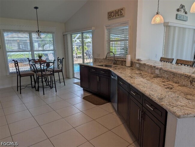 Foto del edificio - 5008 SW 9th Pl