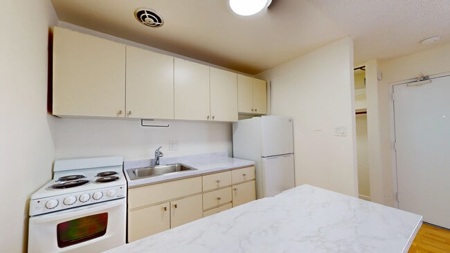 Building Photo - 651 Kansas St