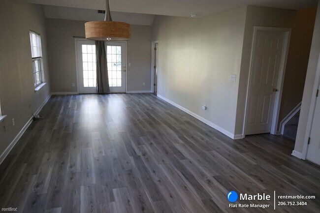 Foto del edificio - 3 br, 2 bath Townhome - 2015 University He...