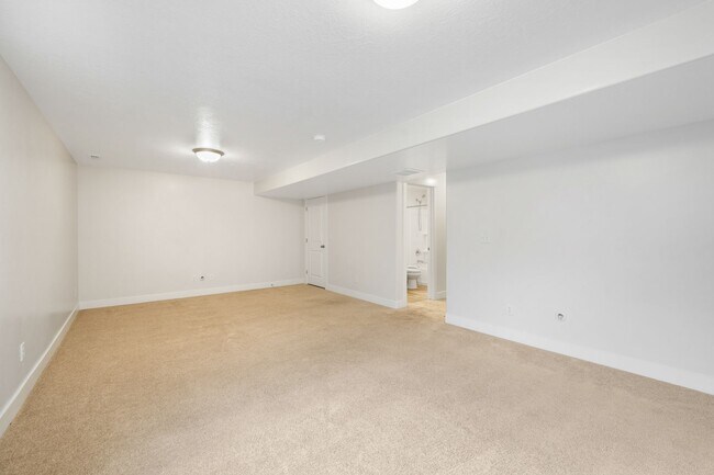Building Photo - Spacious 4 Bedroom Townhome in Vineyard, UT
