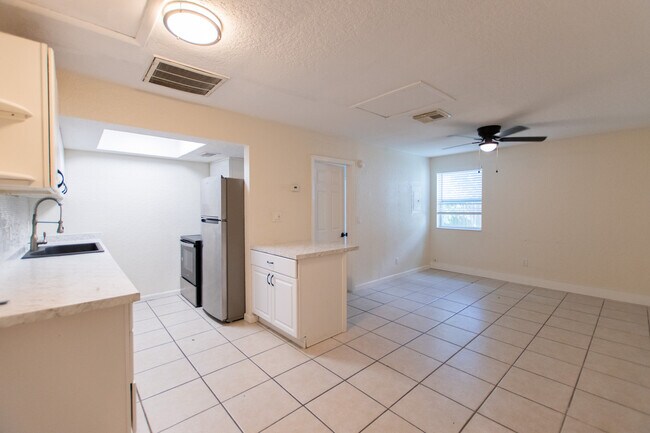 Building Photo - 1414 San Juan Ct