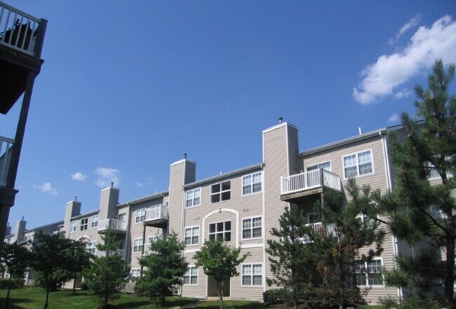 Building Photo - 200 Vinings Way