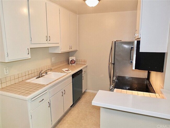 Building Photo - 448 N Bellflower Blvd