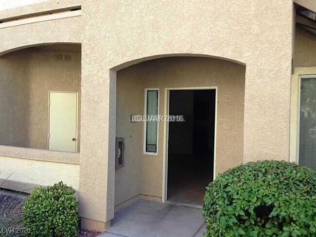 Foto del edificio - 2305 W Horizon Ridge Pkwy