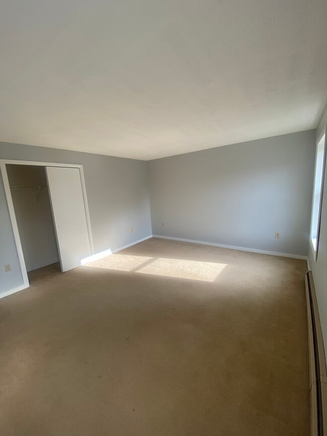 Building Photo - Pinewood Apartments