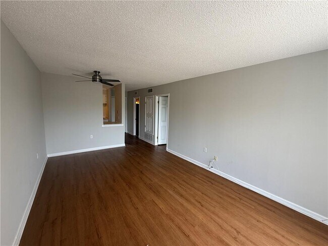 Foto del edificio - 332 Riverbend Dr