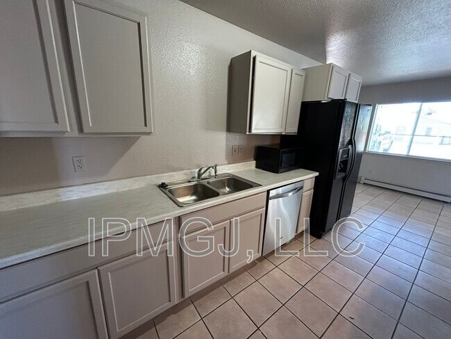 Foto del edificio - 3248 White Ave