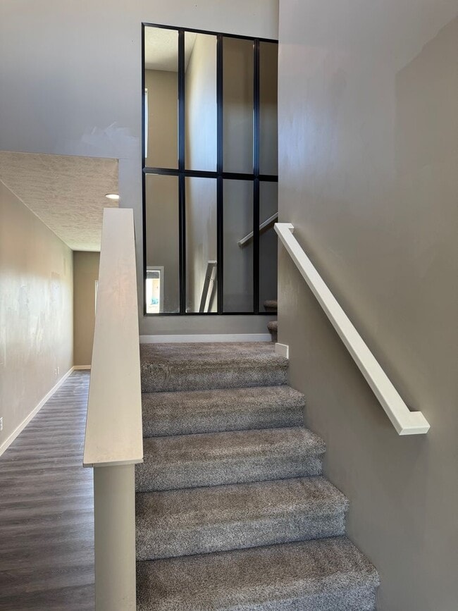 Foto del edificio - Spacious 4-Bedroom Townhome in Norris Scho...