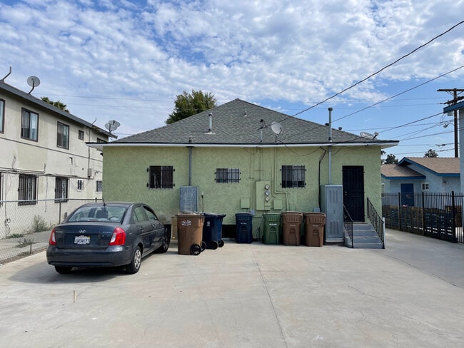 Building Photo - 1016 1/2 W 108th St