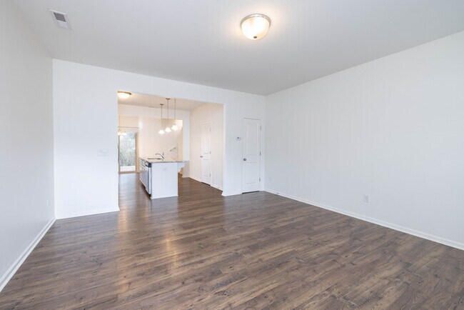 Foto del edificio - 2BR/2.5BA Townhome in Pineville- Tucked in...