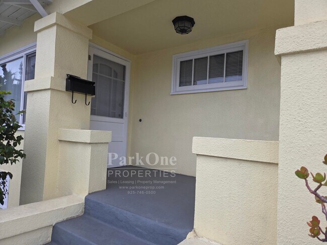 Foto del edificio - Super Cute 2 bedroom House in the heart of...