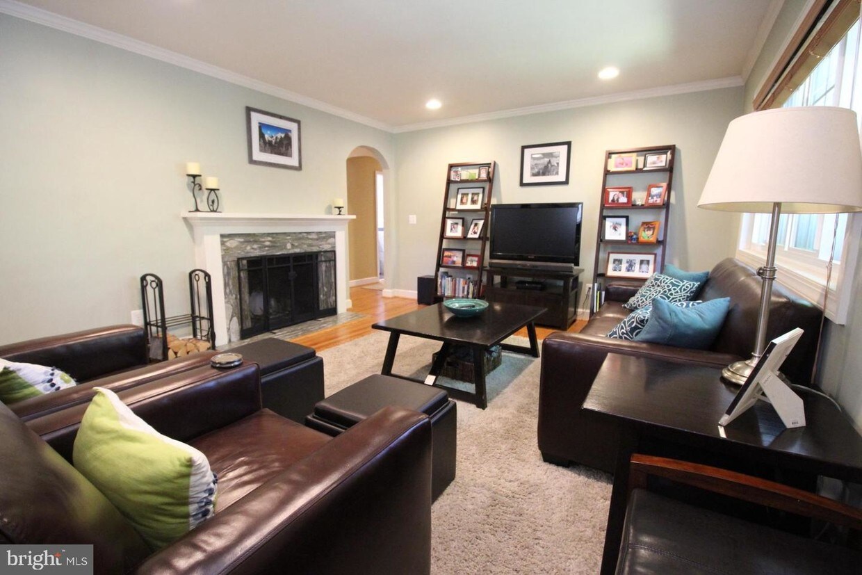 Primary Photo - 1102 Trinity Dr
