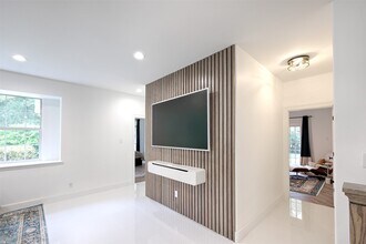 Building Photo - 11492 Majestic Dr