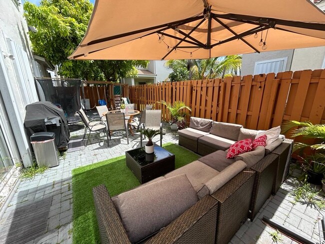 Foto del edificio - 321 SW 87th Path