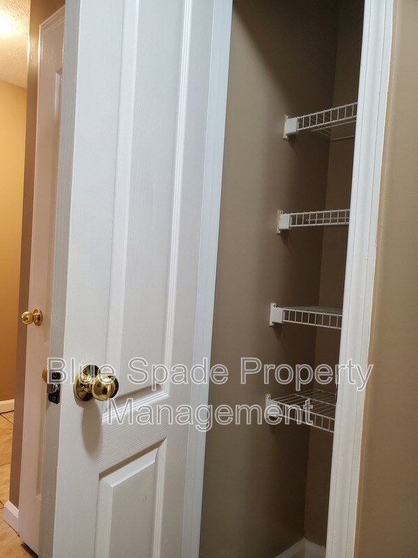 Building Photo - 6237 Dorsett Shoals Rd
