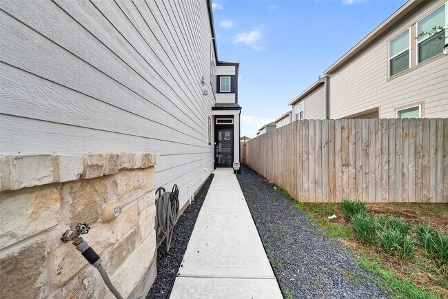 Building Photo - 14839 Slow River Ave