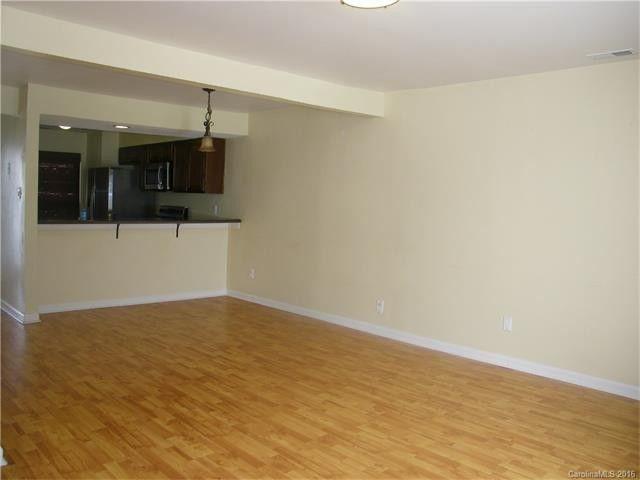 Foto del edificio - 11029 Carmel Crossing Rd