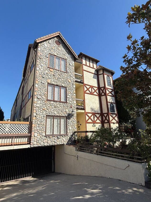 Foto principal - Upgraded 2 Bedroom Condo in Ideal Santa Mo...