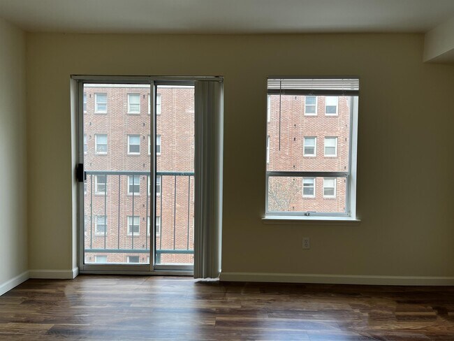 Interior Photo - Lee Court