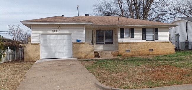 Photo - 2004 Sandra Dr House