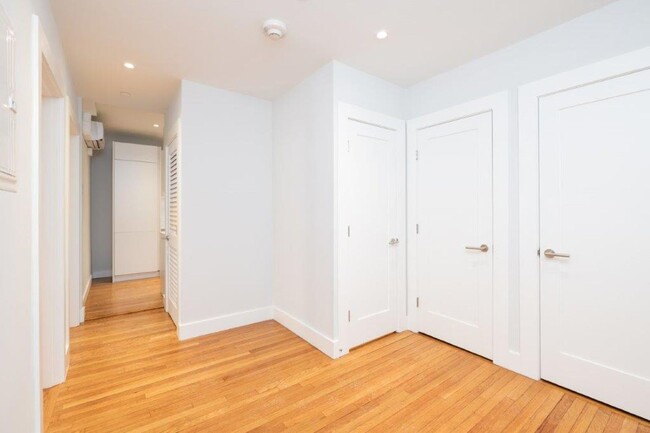 Building Photo - Upscale 1bed in ideal Cambridge area! Luxu...