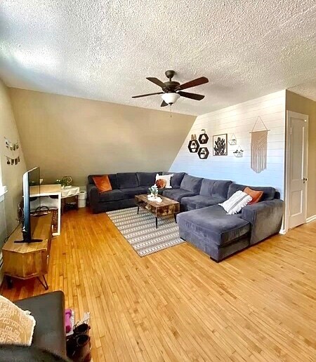 Foto del edificio - 361 Bates Ave