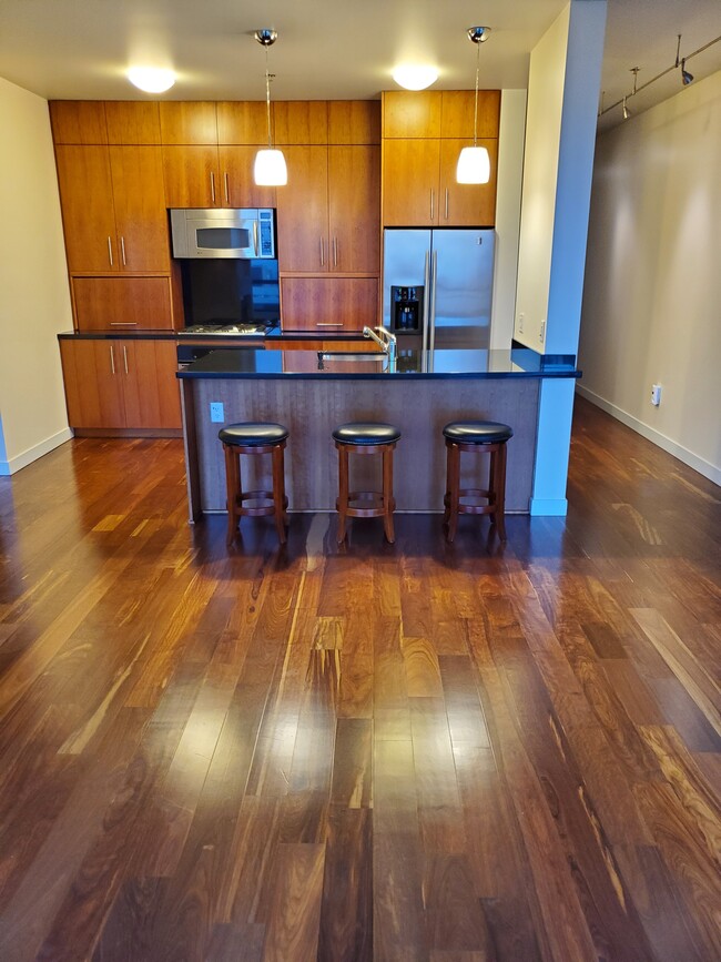 Kitchen Island & Bar - 922 NW 11th Ave