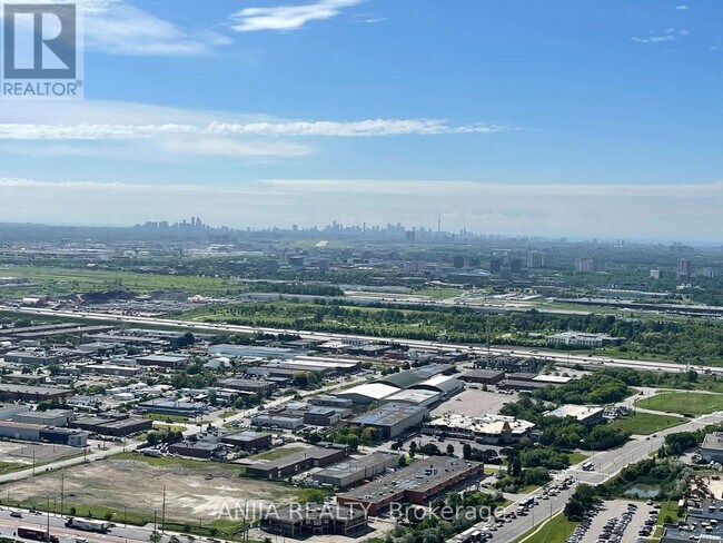 Photo du bâtiment - 950 Portage Pkwy