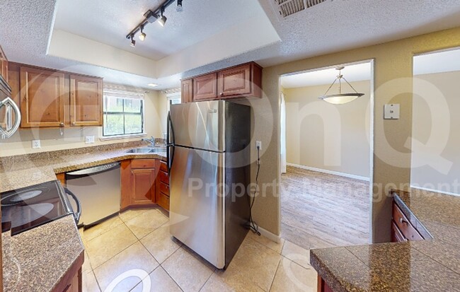 Foto del edificio - 6651 N Campbell Ave