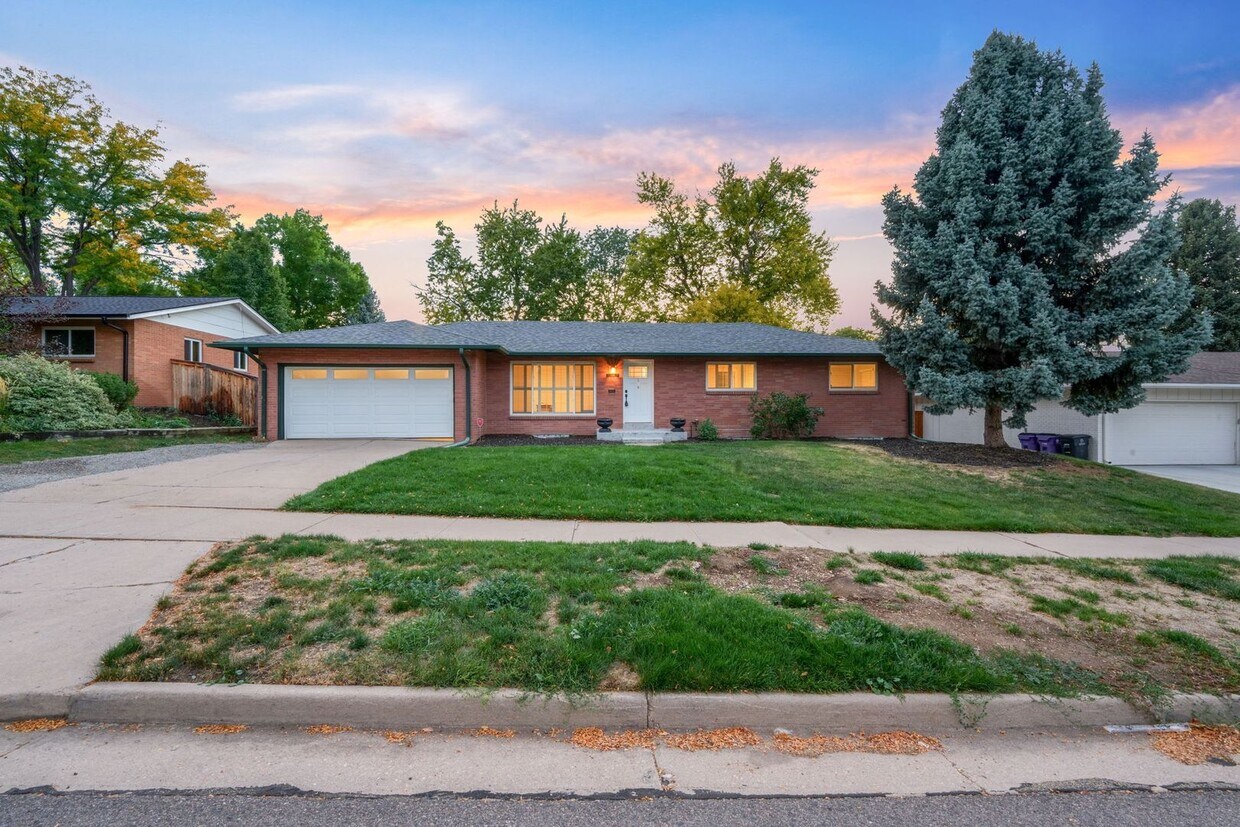 Foto principal - Available NOW! 4 Bedroom 3 Bath Beautiful ...