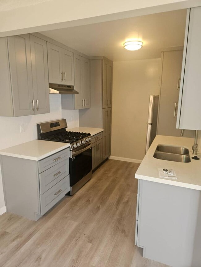 Building Photo - 1.0 bedroom in West Hollywood California 9...