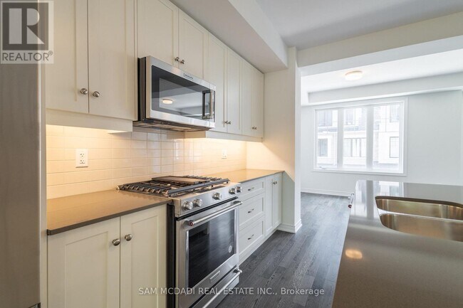 Building Photo - 45 Folcroft St