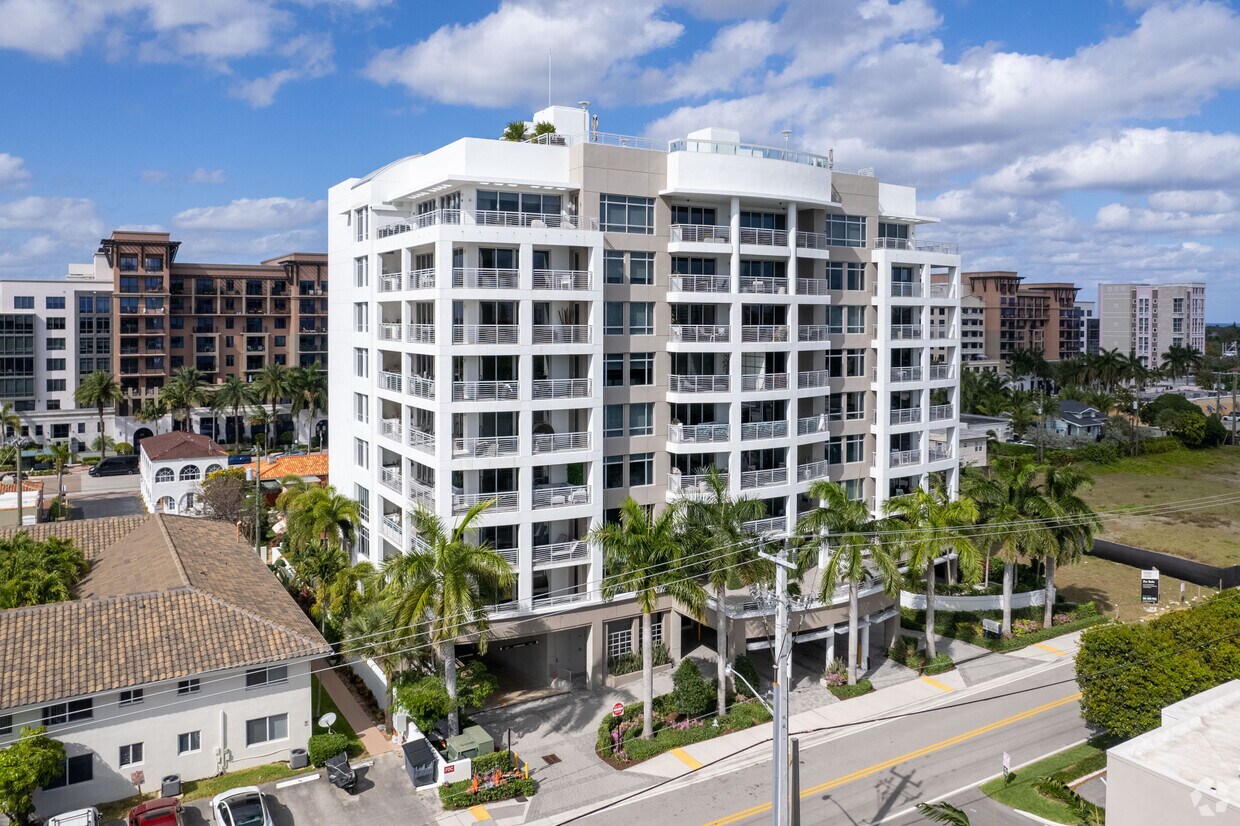 Primary Photo - 327 E Royal Palm Rd