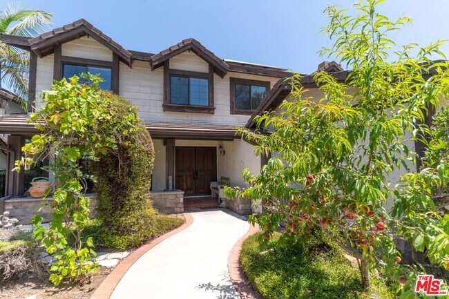 Building Photo - 1824 Apex Ave