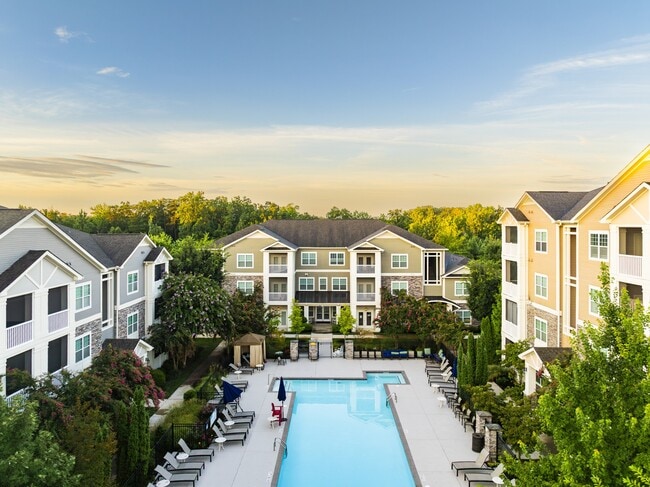 Building Photo - Oasis at Montclair