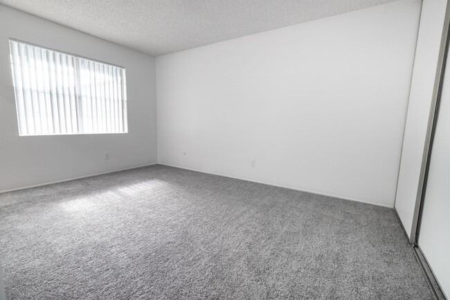 Building Photo - 6520 Beadnell Way