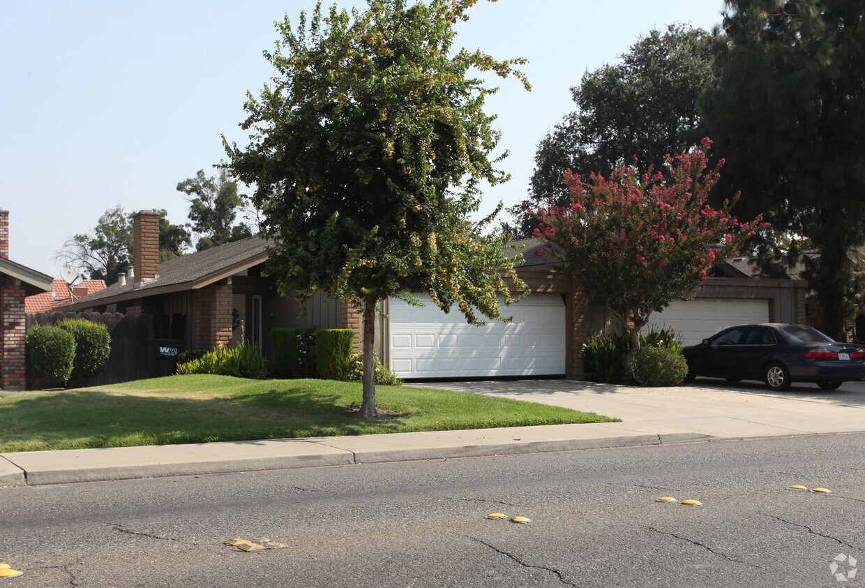 Primary Photo - Naraghi Duplexes
